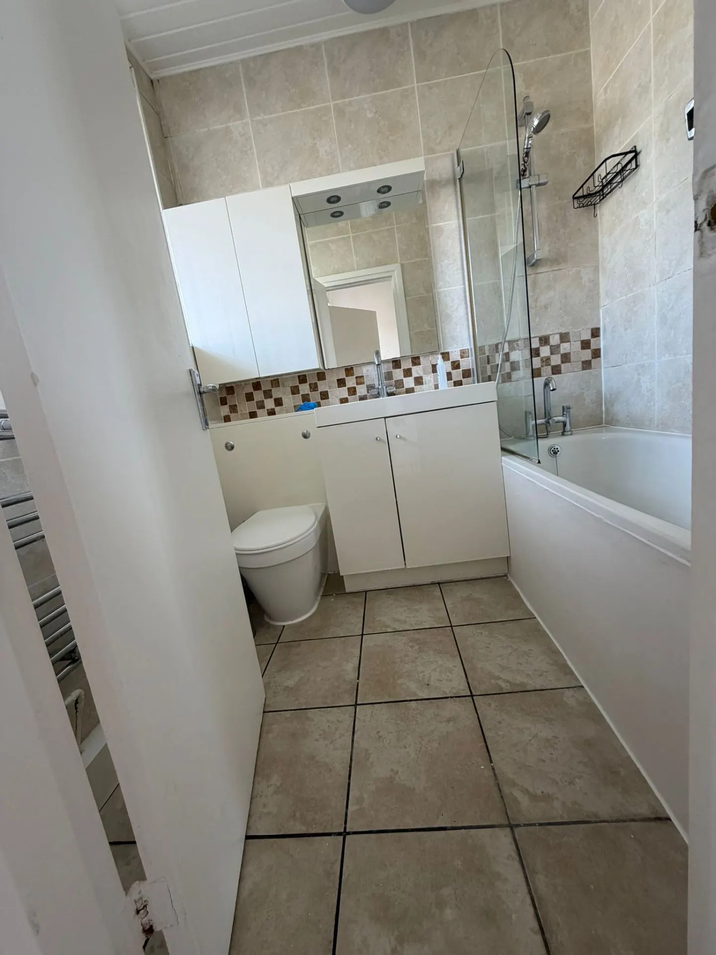Flat in London - Image 2