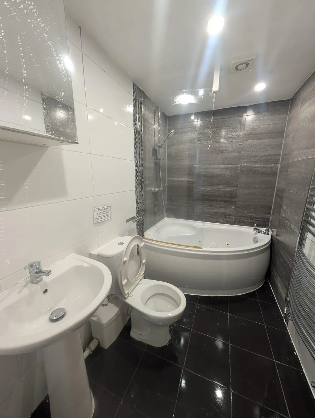 House in Leeds - Image 3