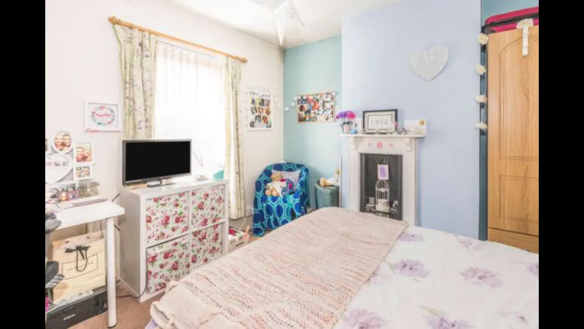 House in Worcester - Image 2