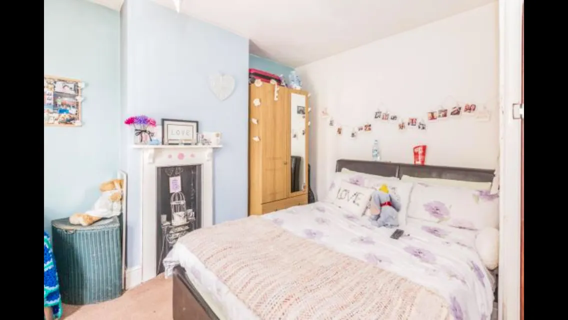 House in Worcester - Image 3