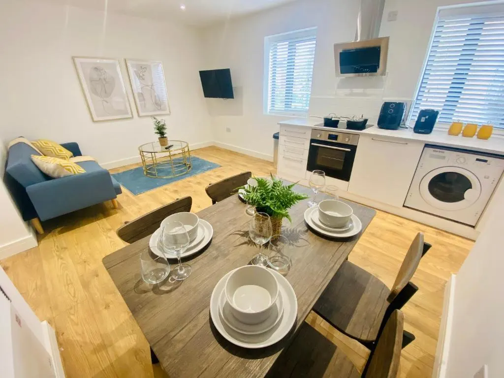 Flat in Gloucester - Image 3