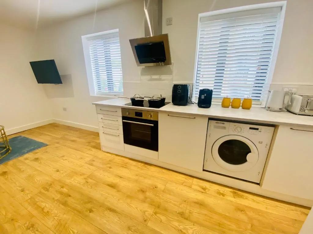 Flat in Gloucester - Image 6