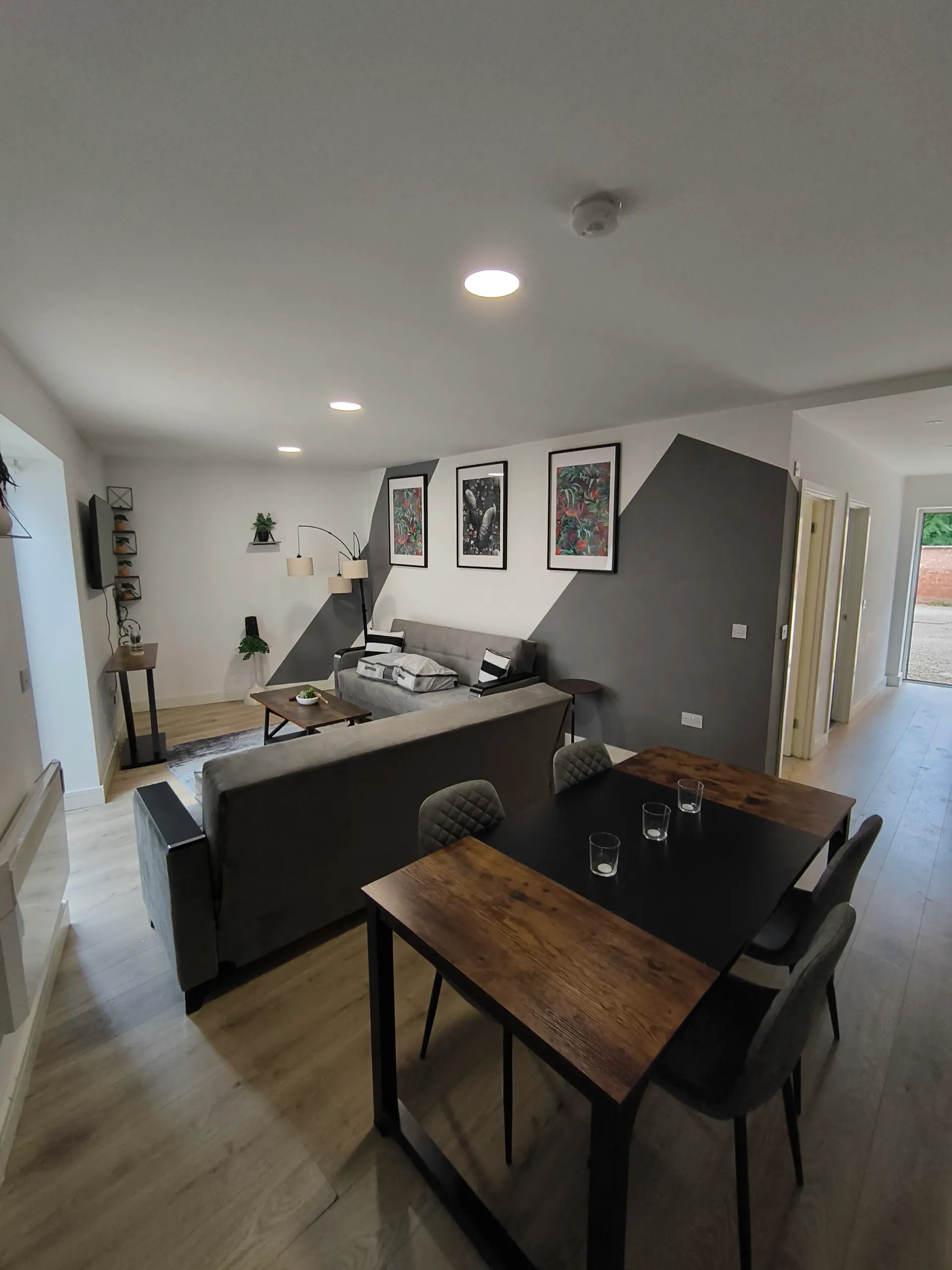 Flat in Gloucester - Image 9