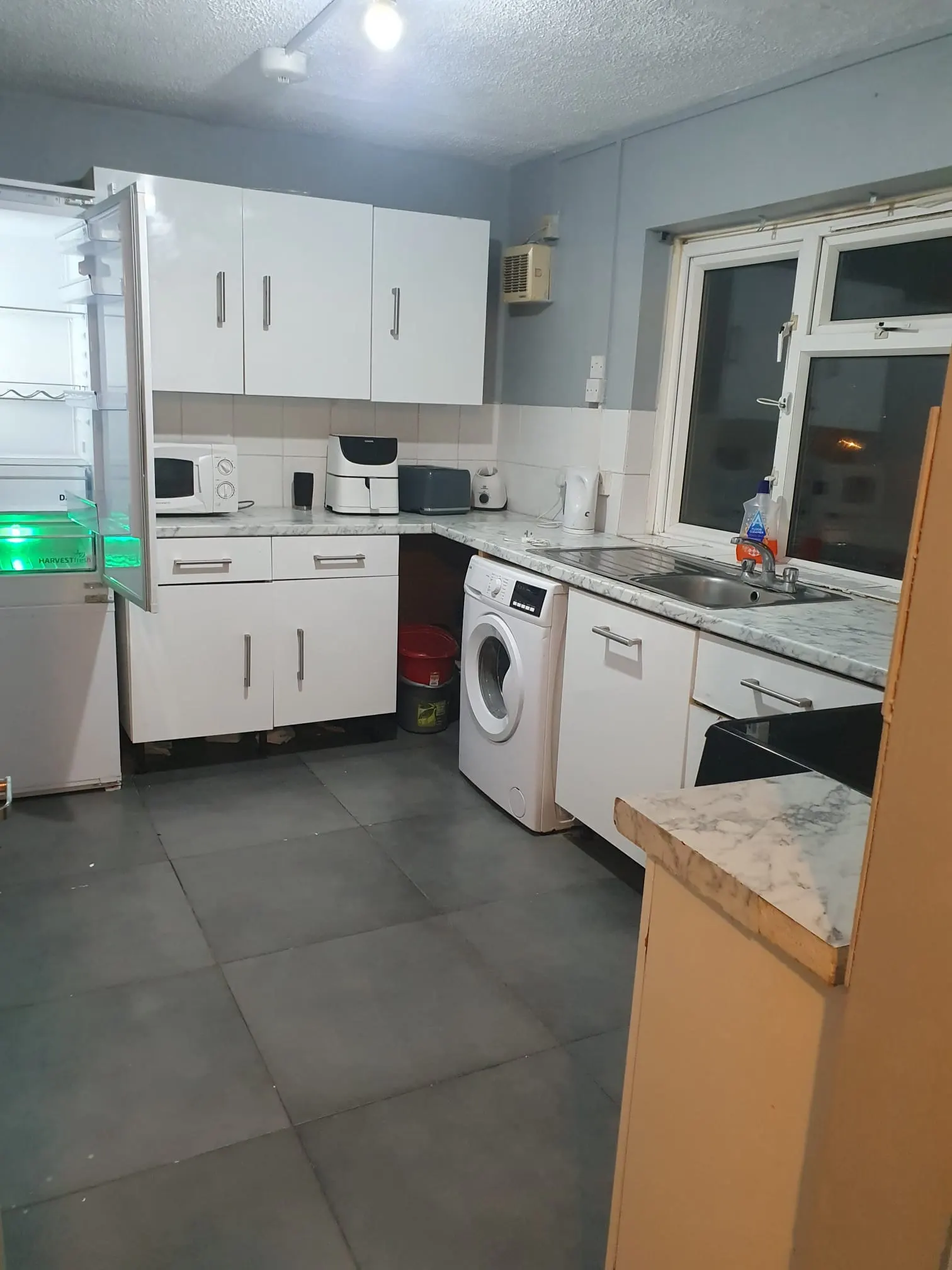 Flat in London - Image 4