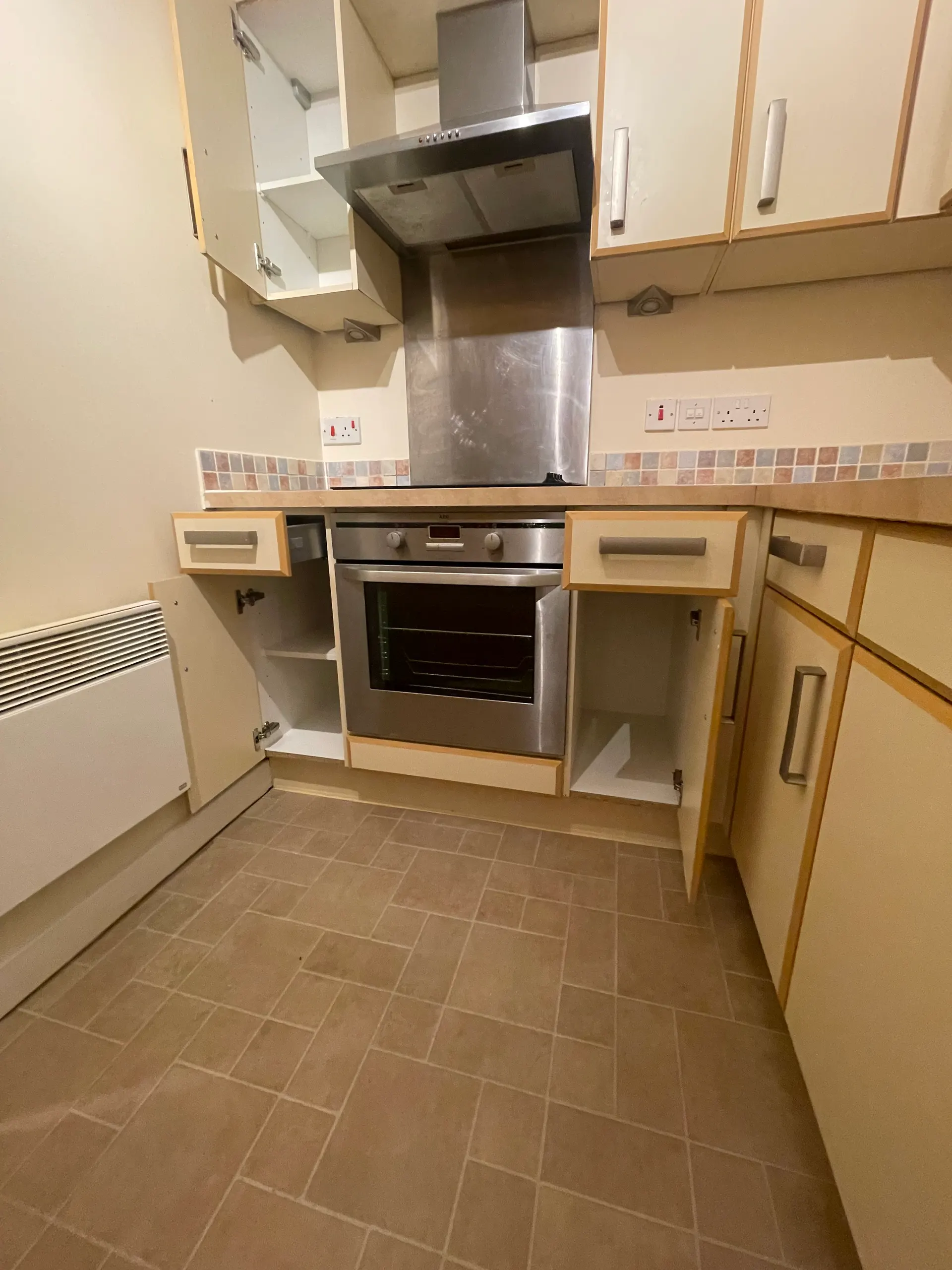 Flat in Milton Keynes - Image 2