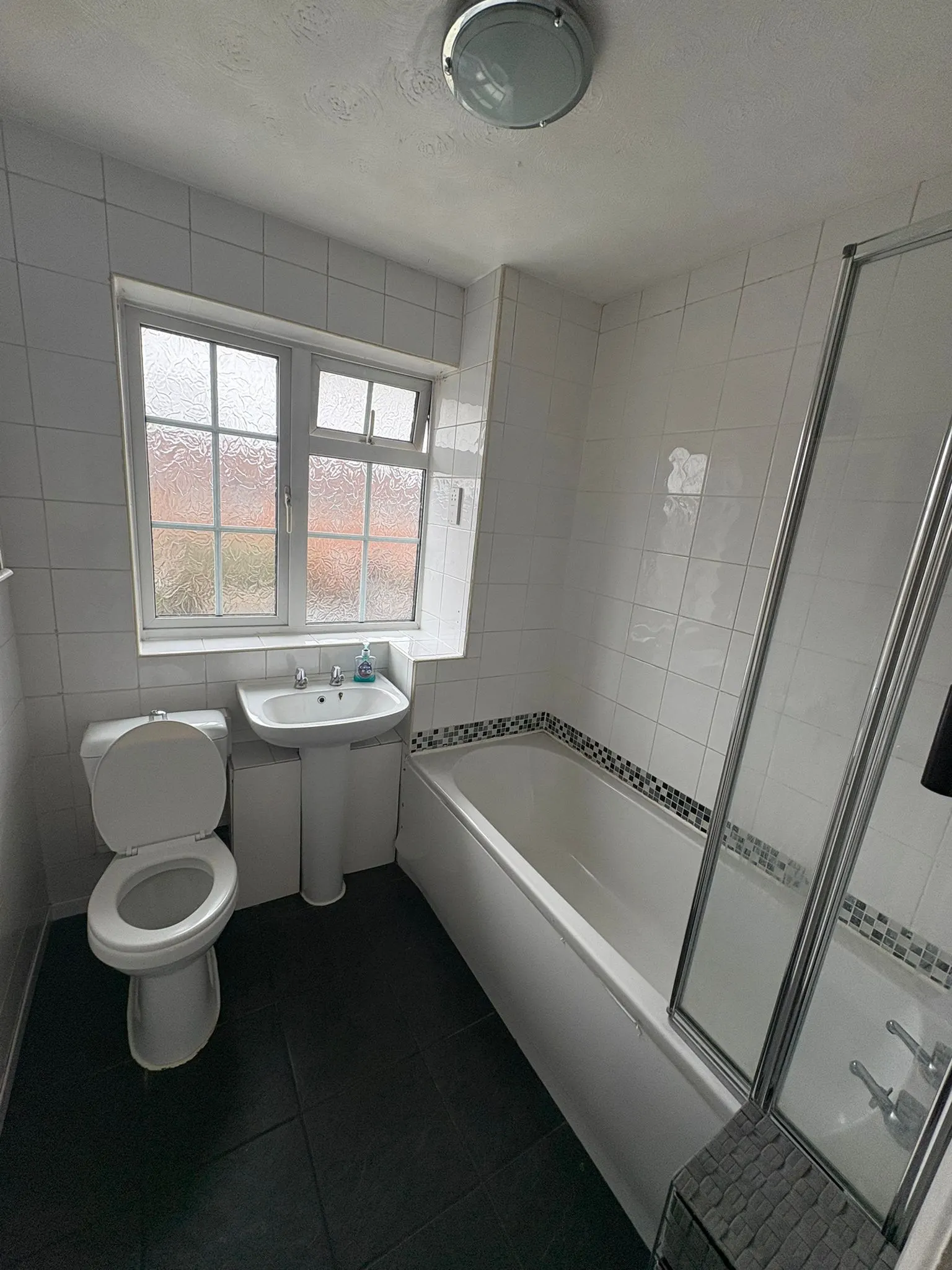 House in Luton - Image 4