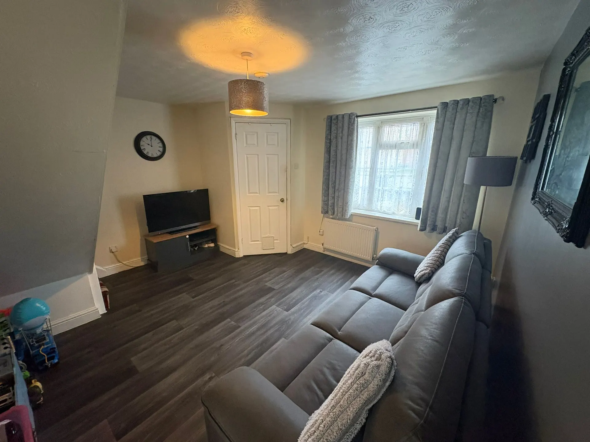 House in Luton - Image 8