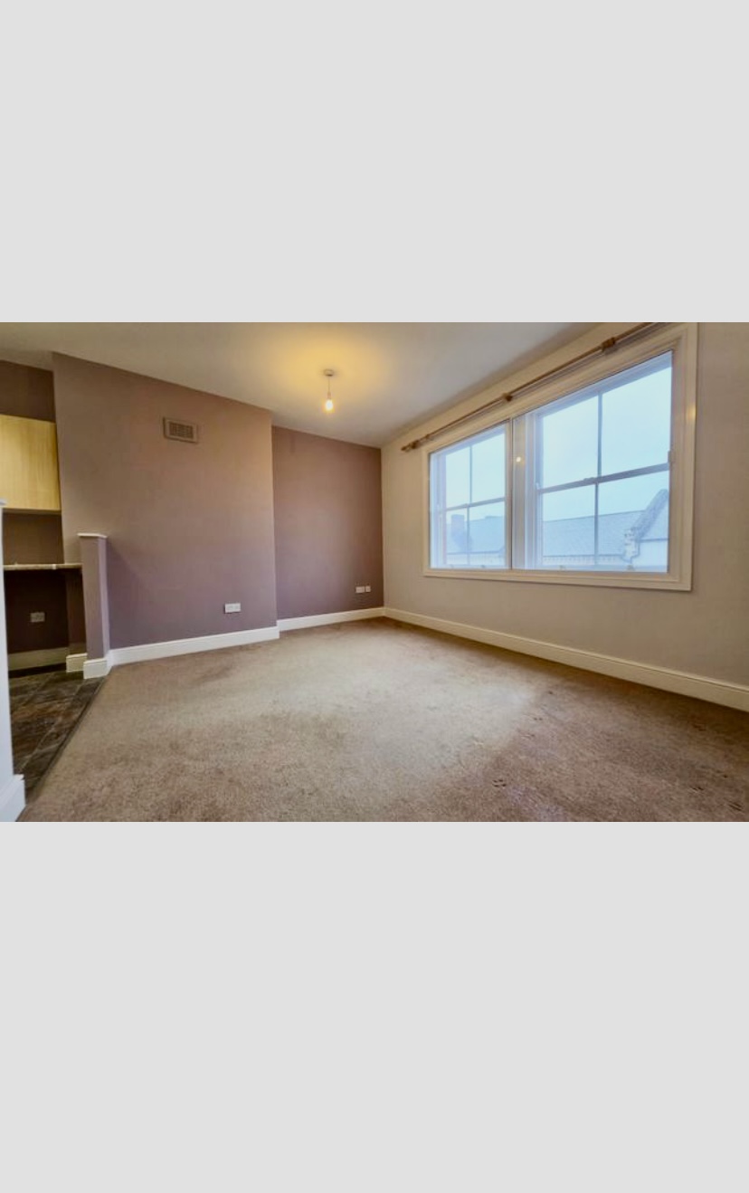 Flat in Wolverhampton - Image 9