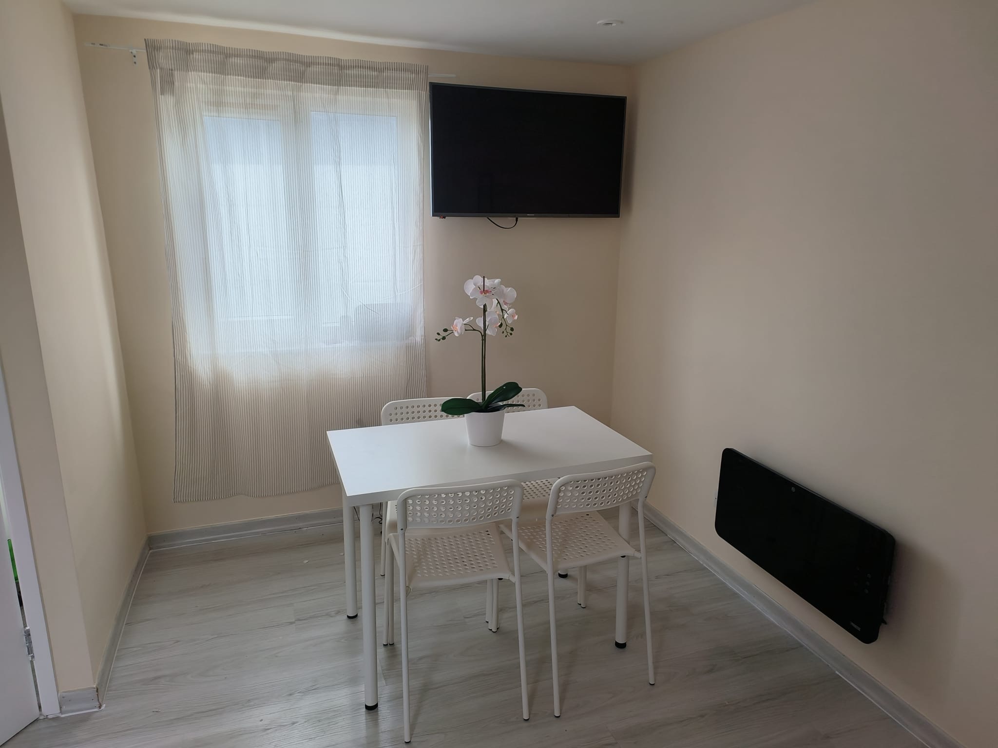 Flat in Croydon - Image 2