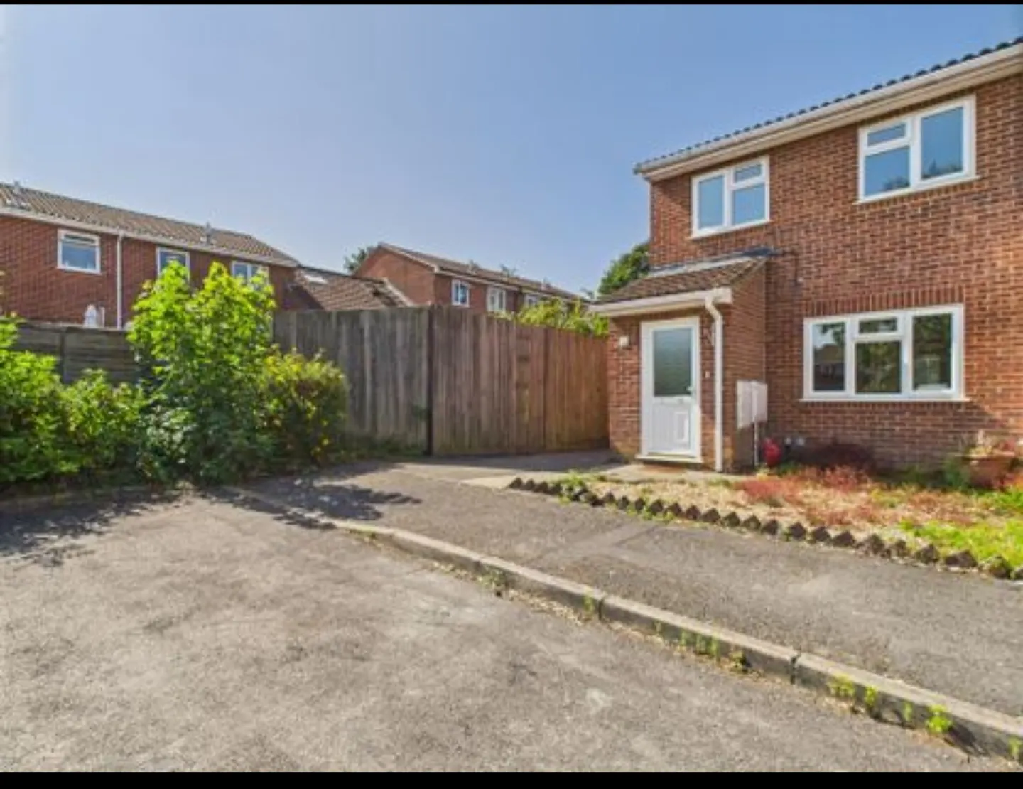 House in Basingstoke - Image 4