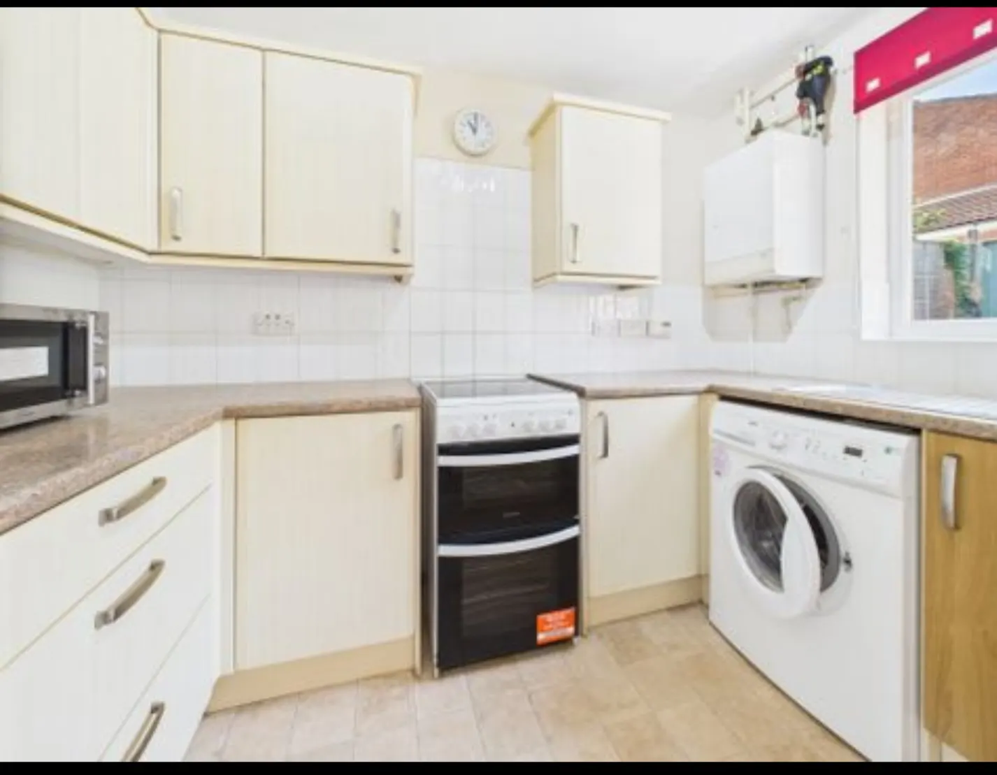 House in Basingstoke - Image 5