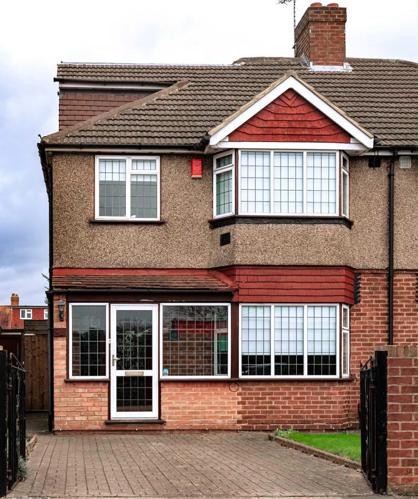 West View, Feltham, TW14