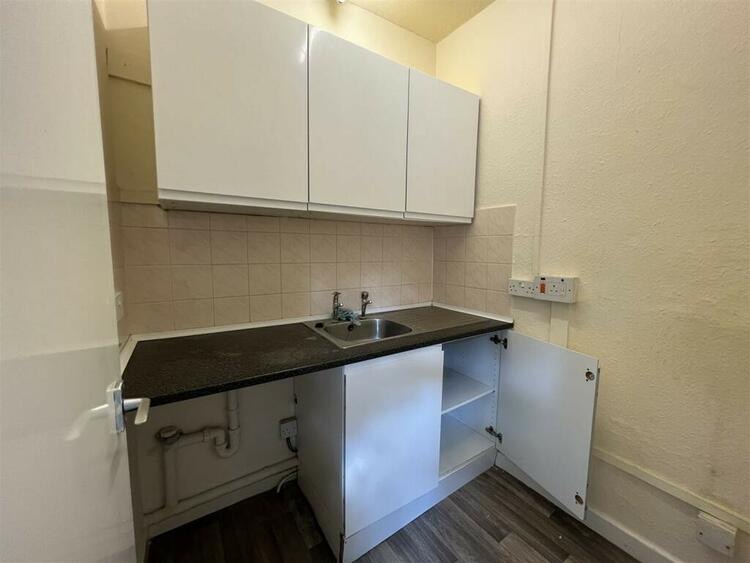 Flat in Coleford - Image 3
