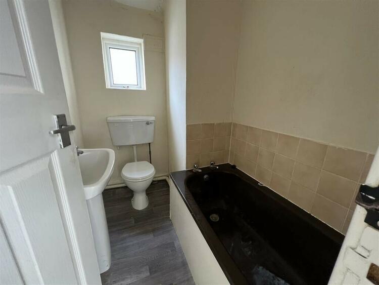 Flat in Coleford - Image 4