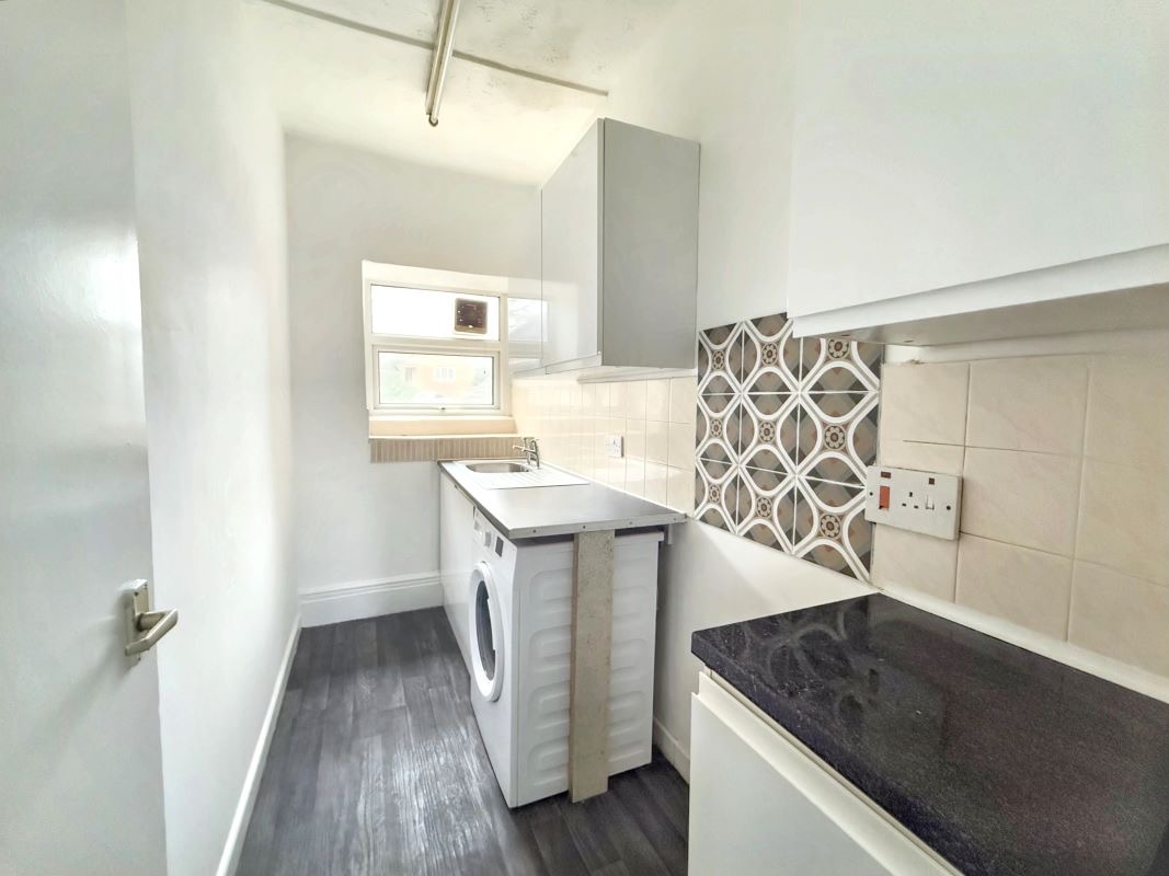 Flat in Coleford - Image 8