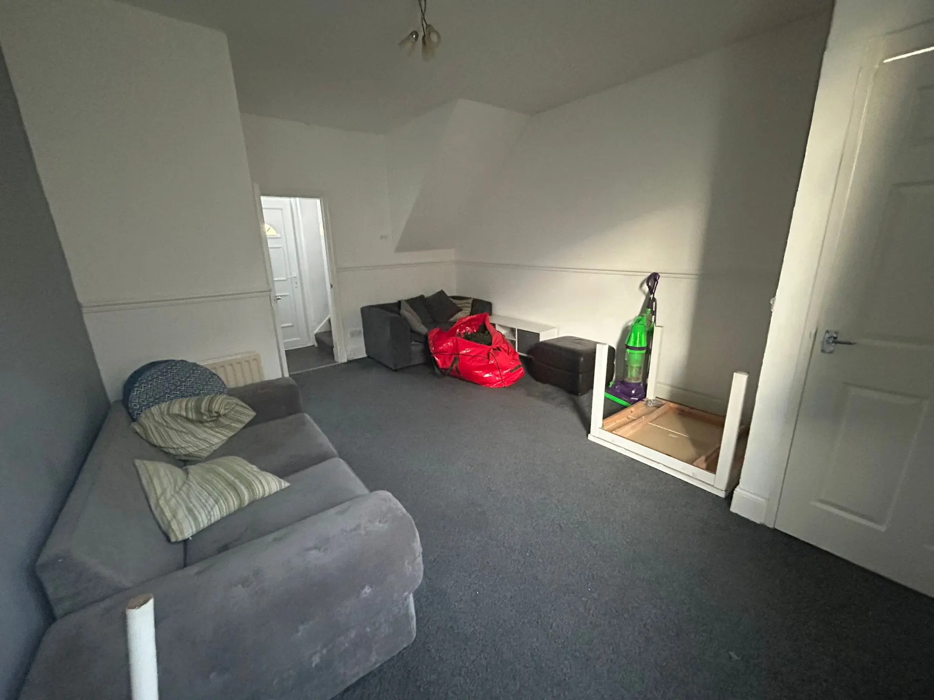 House in Newcastle - Image 4