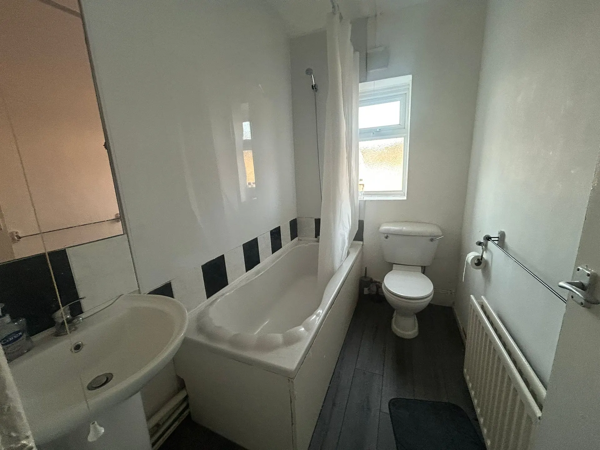 House in Newcastle - Image 5