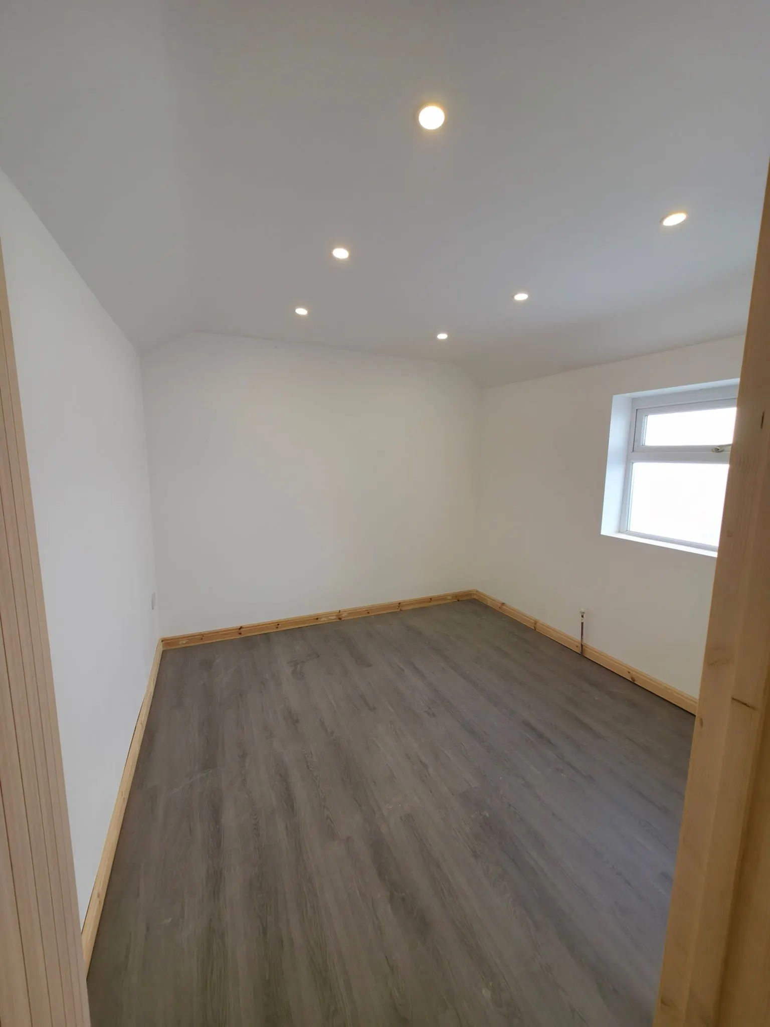 House in Swansea - Image 9