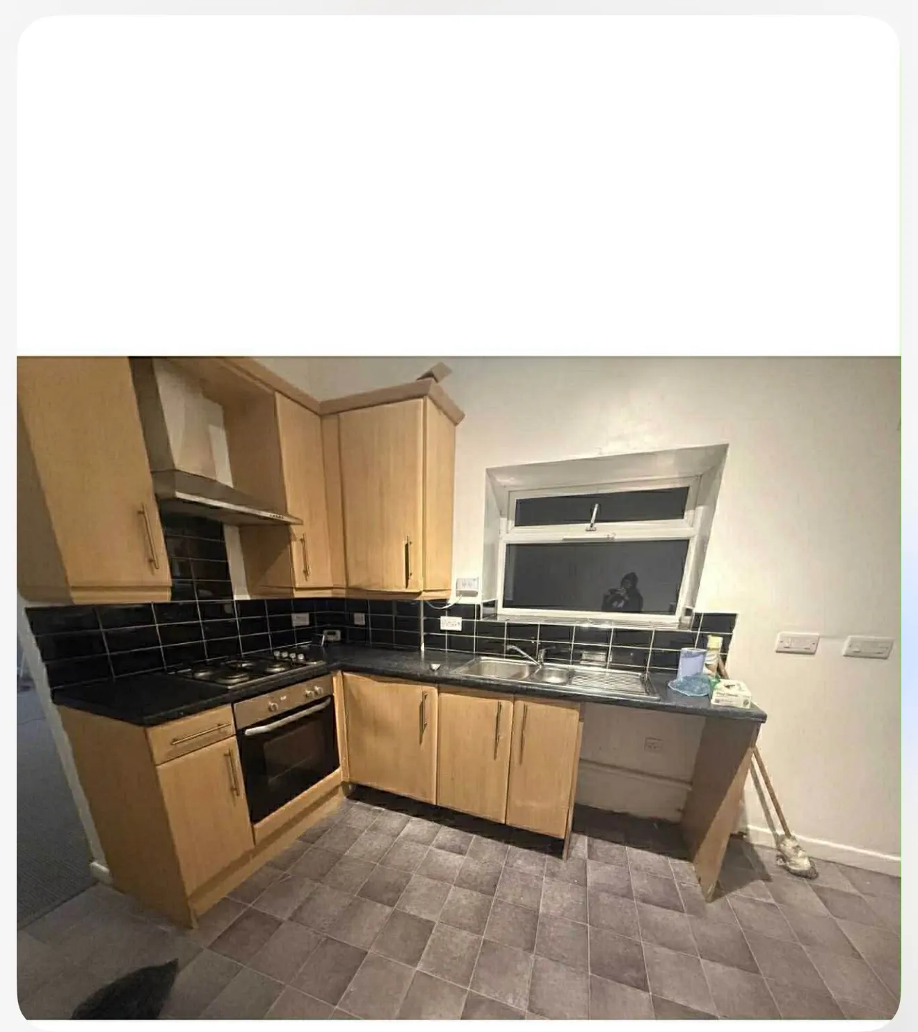 House in Stoke-On-Trent - Image 8