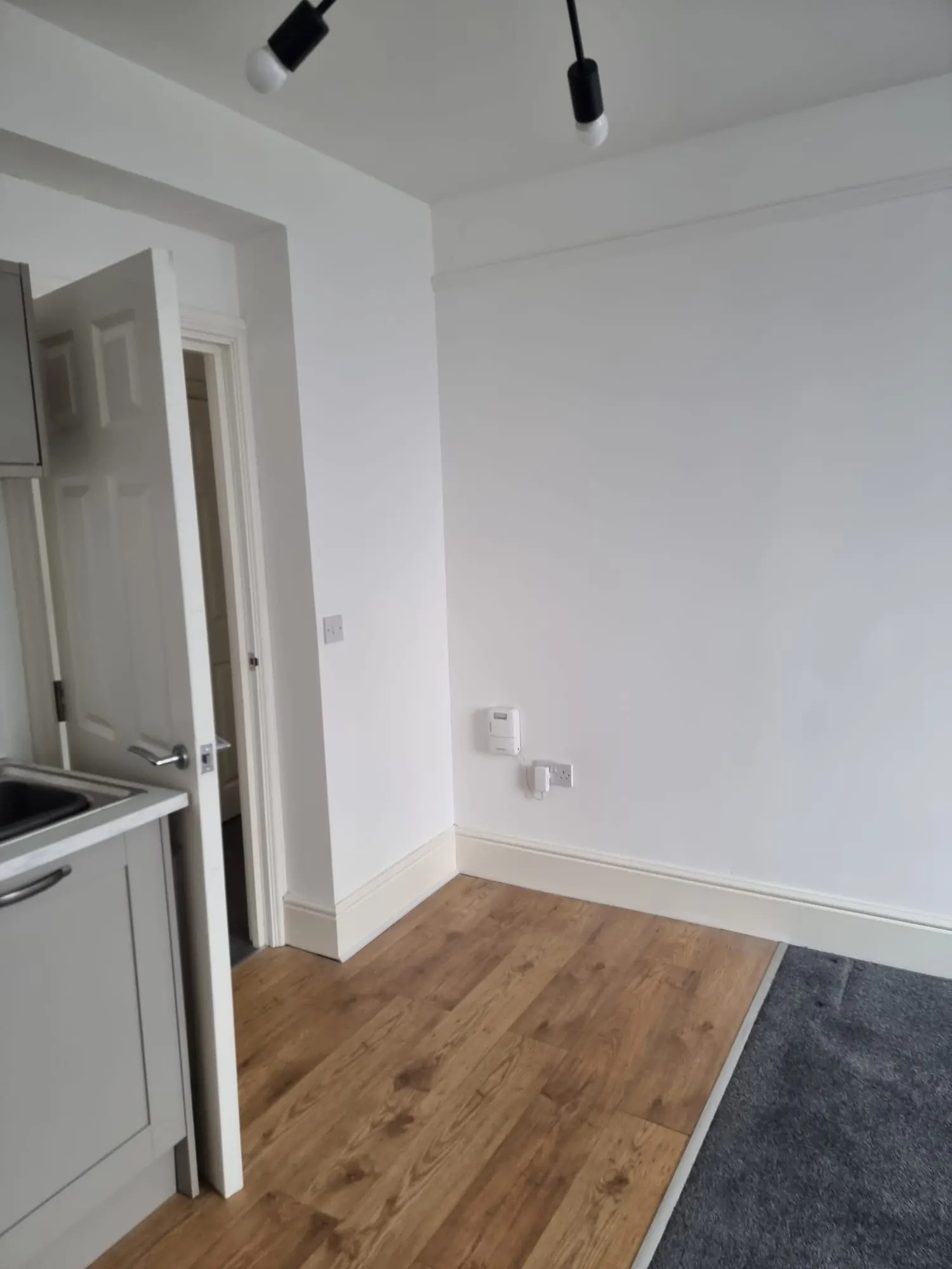 Flat in Gloucester - Image 6