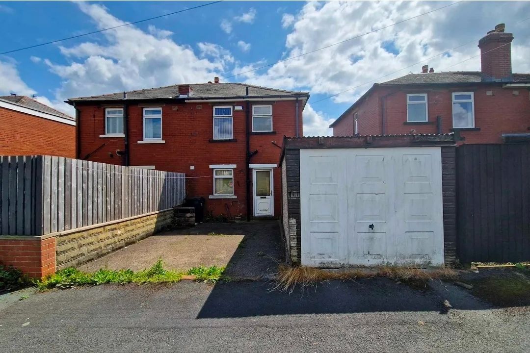 House in Huddersfield - Image 2