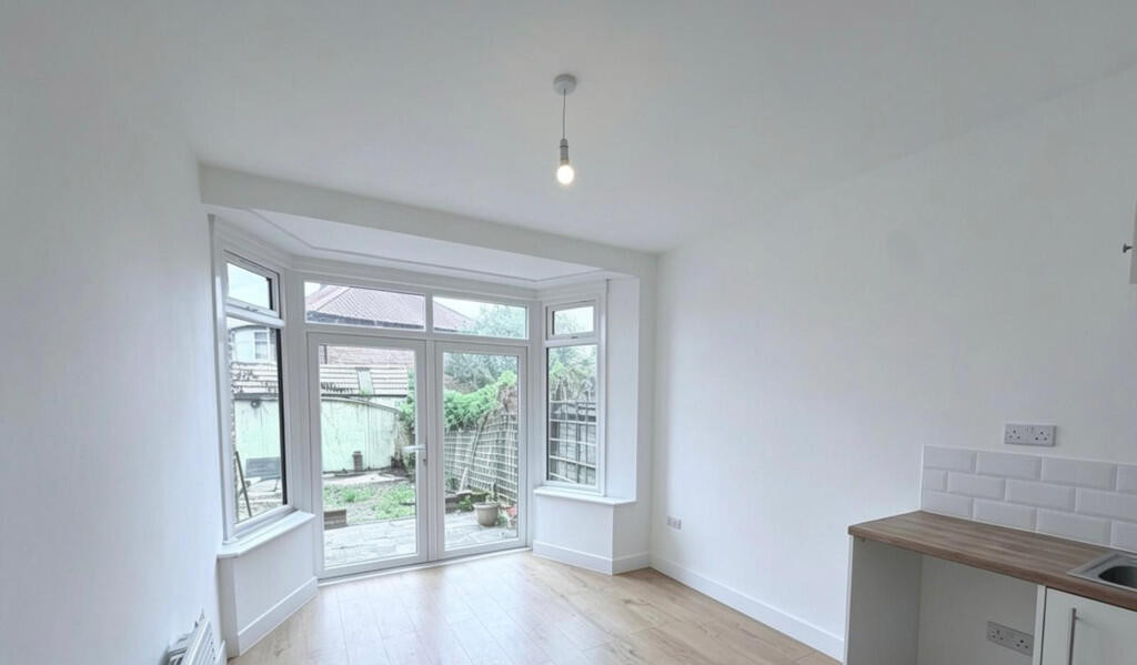 House in Greenford - Image 6
