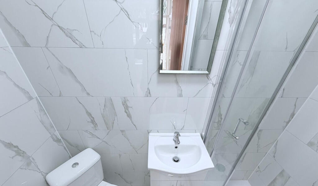 House in Greenford - Image 7
