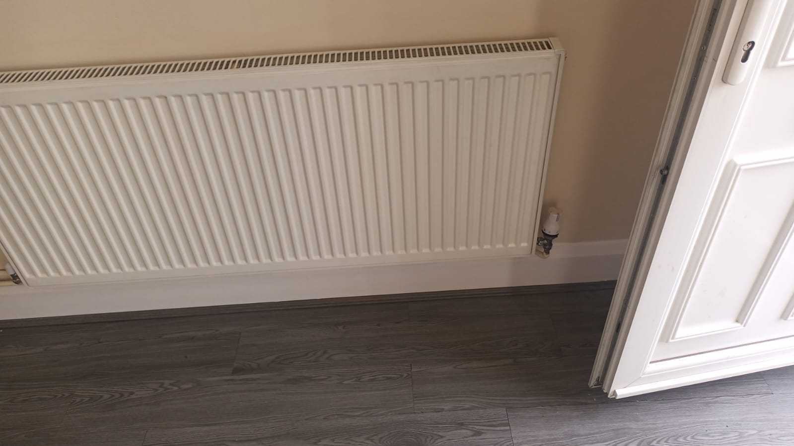 Flat in Burton-On-Trent - Image 4