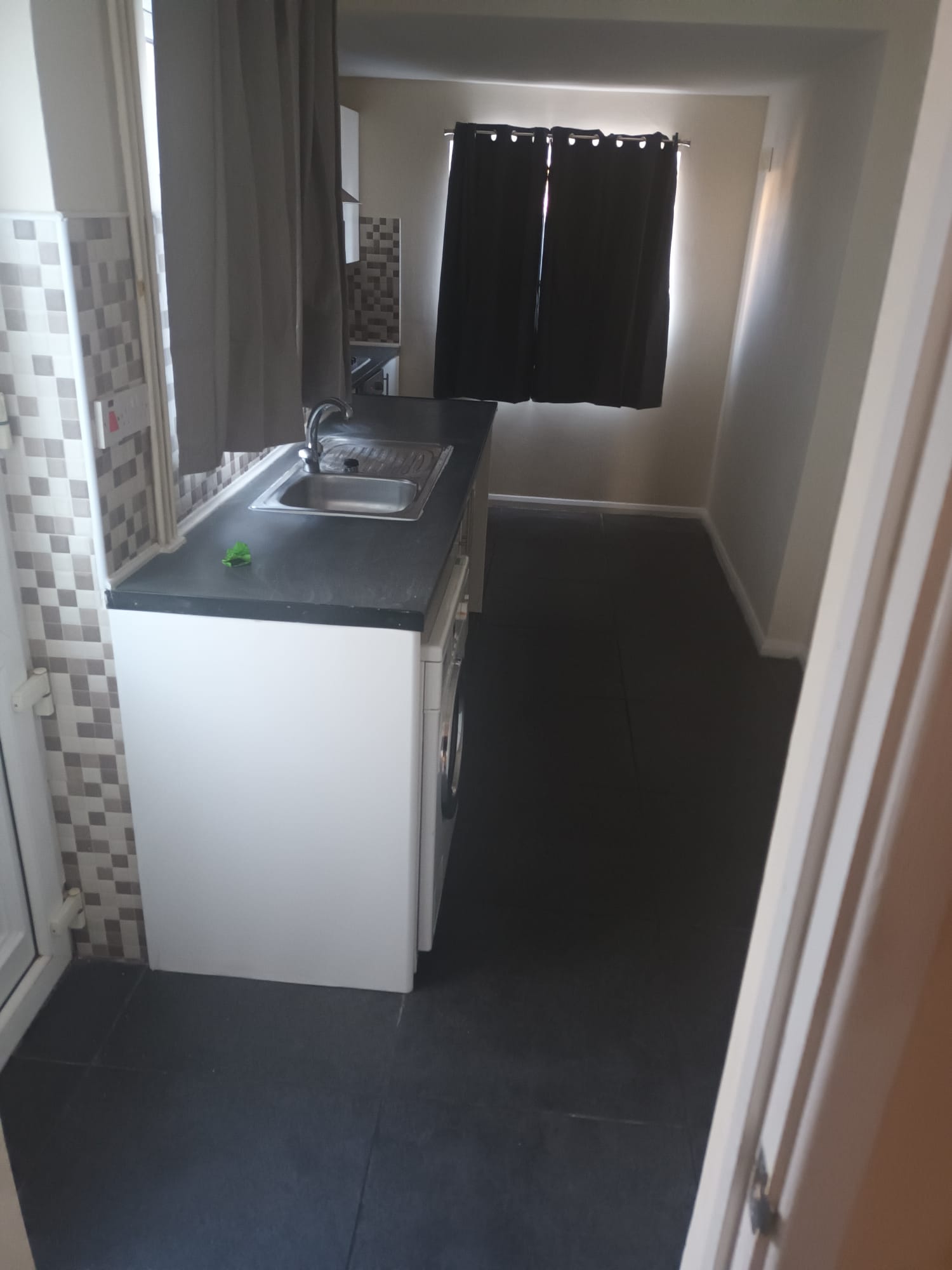 Flat in Burton-On-Trent - Image 12