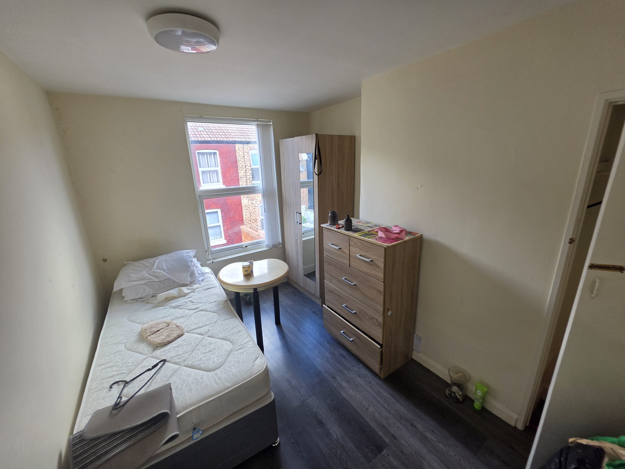 Liverpool - Image 4