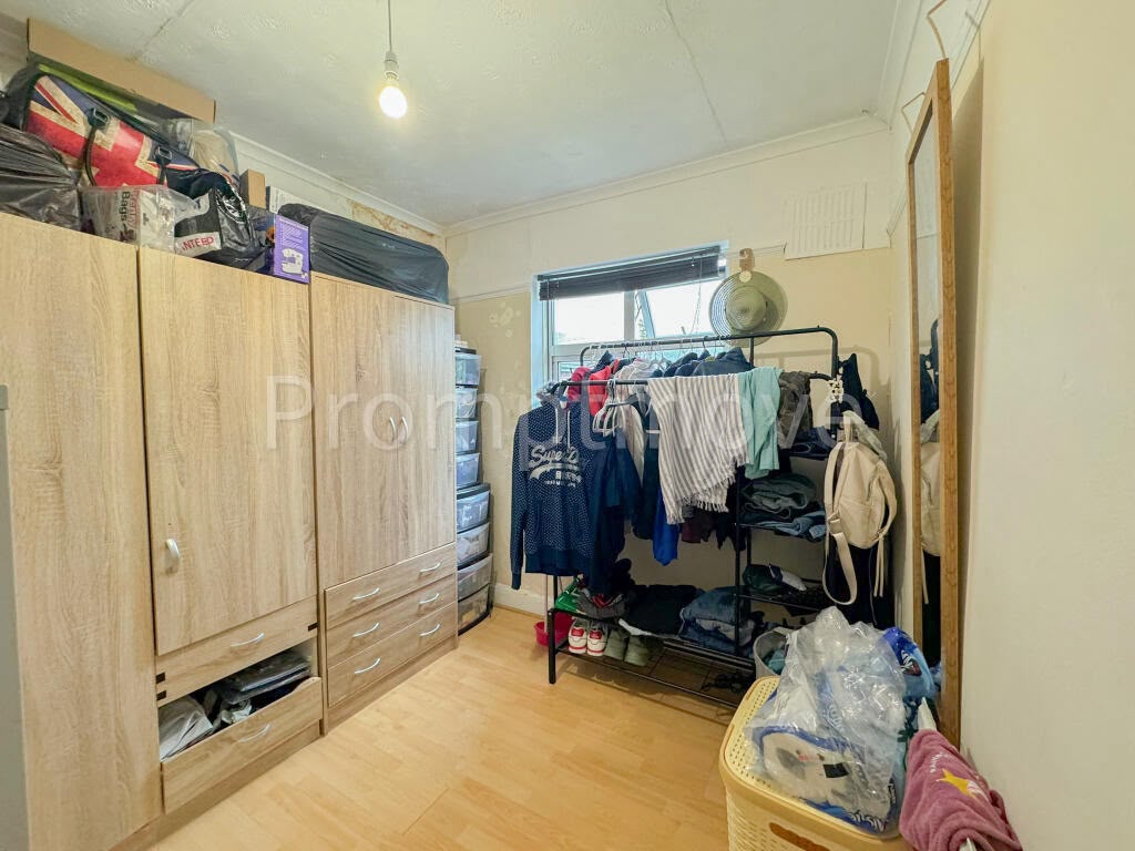 House in Luton - Image 2