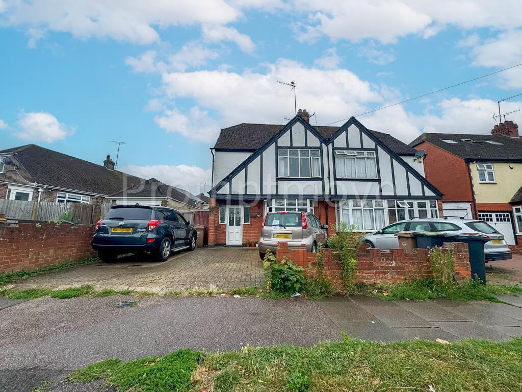 House in Luton - Image 8