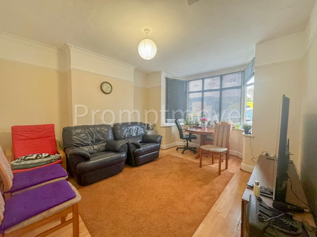 House in Luton - Image 9