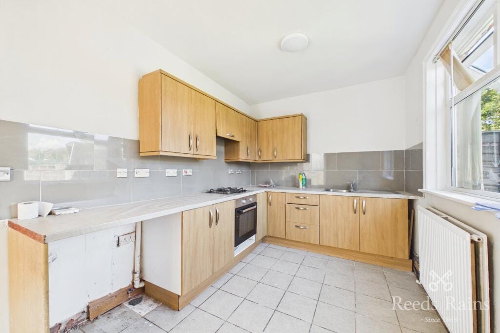 House in Hyde - Image 7