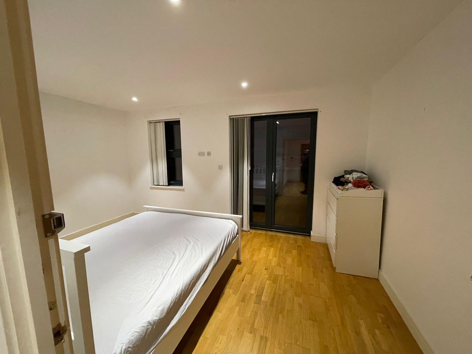 London - Image 2