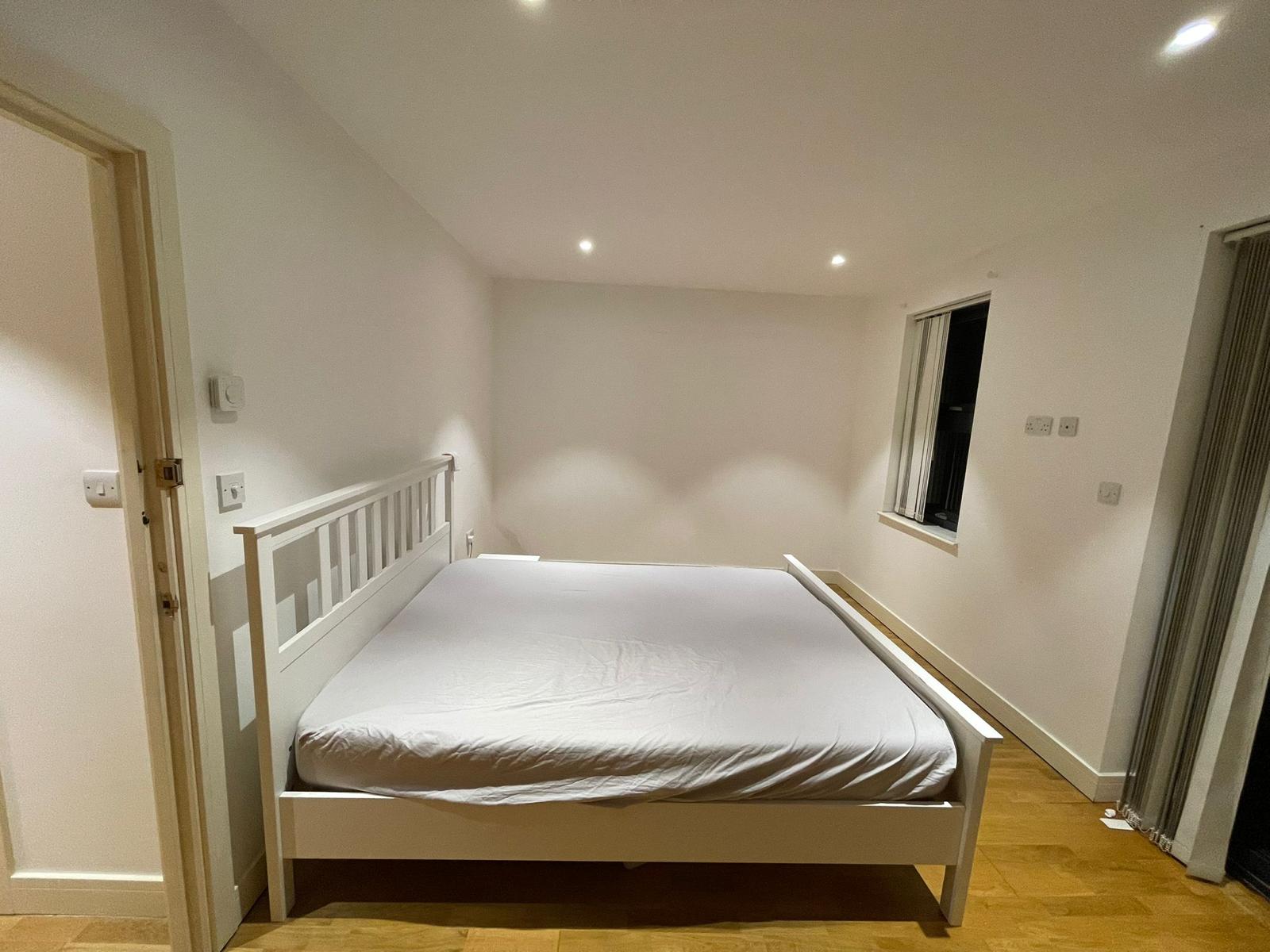 London - Image 6