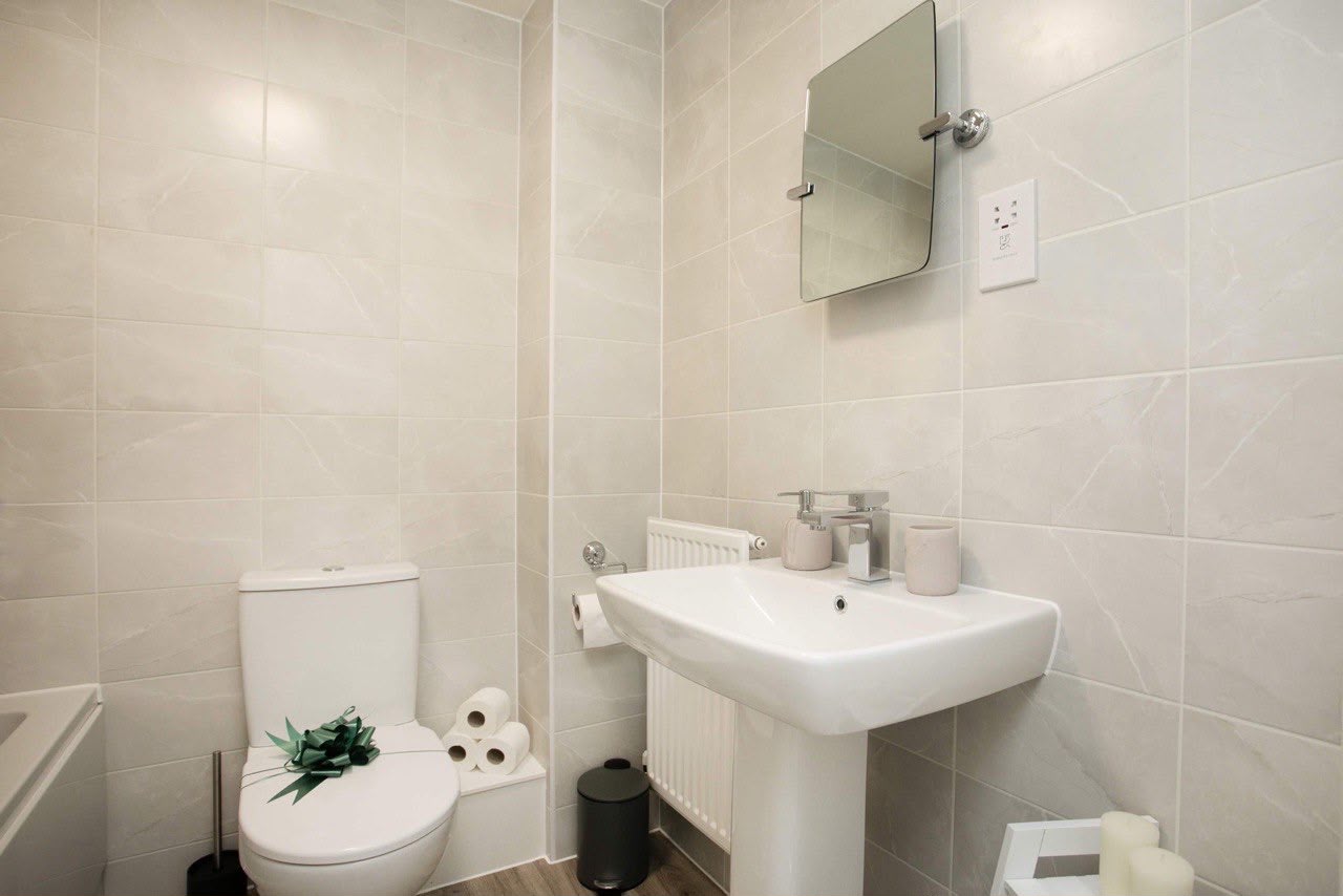 Semi-Detached in Rugby - Image 7