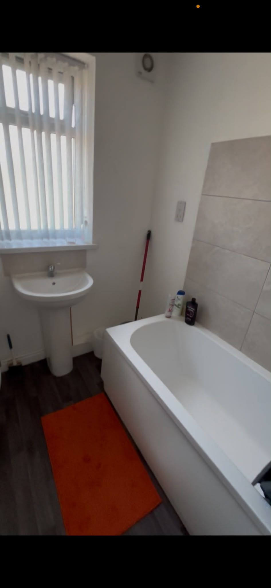 Leeds - Image 12