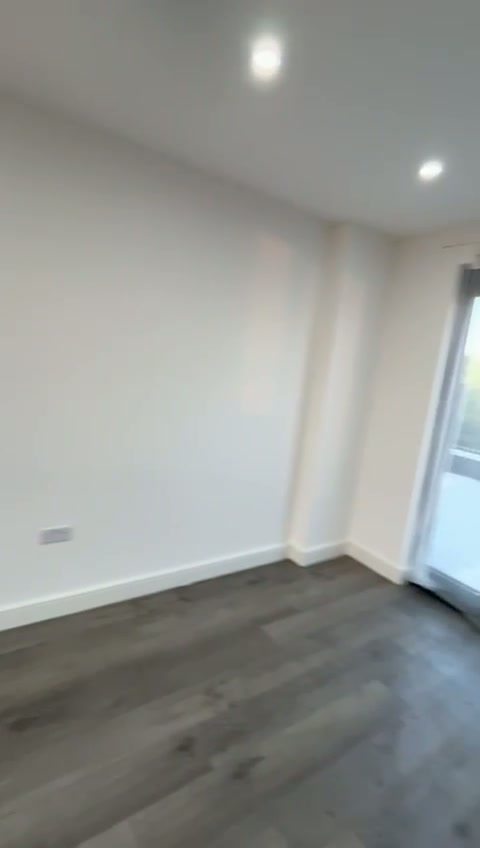 Flat in London - Image 2