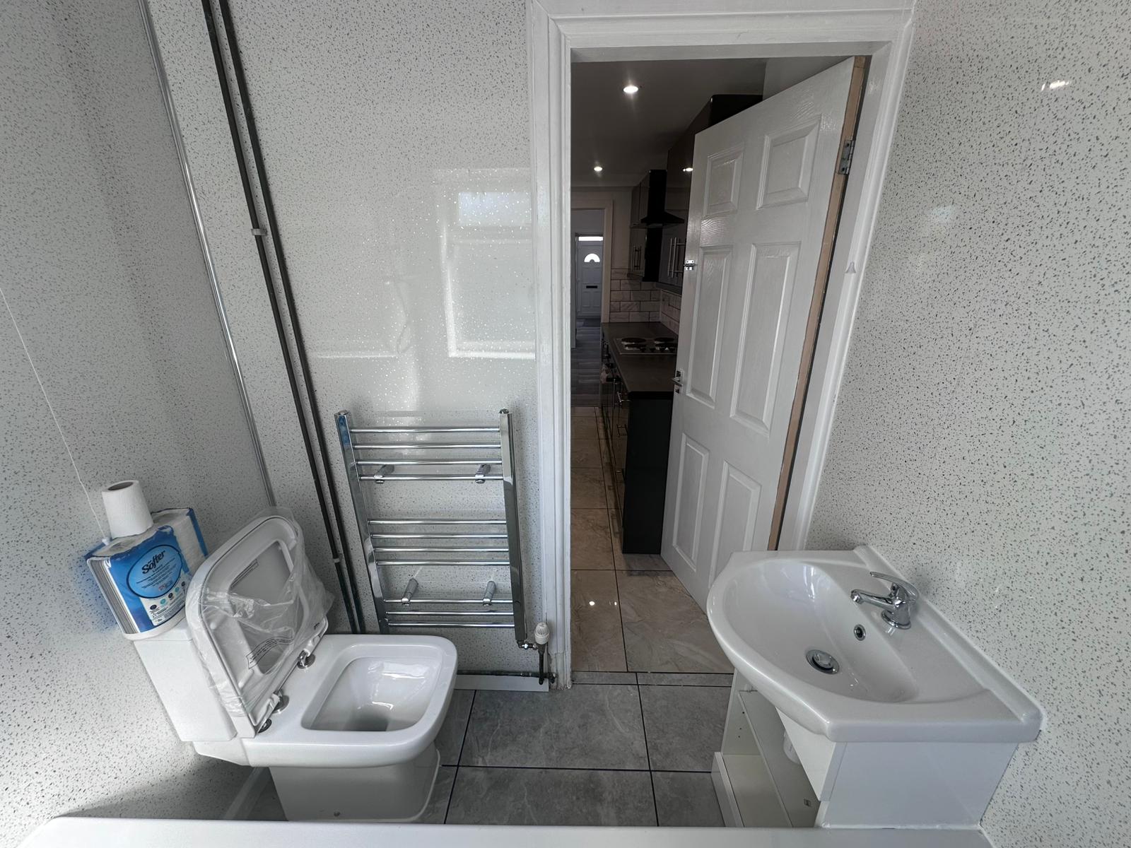 House in Nottingham - Image 2